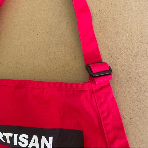 Red Artisan Old Town Art Studios Apron with Pockets - Picture 6 of 9